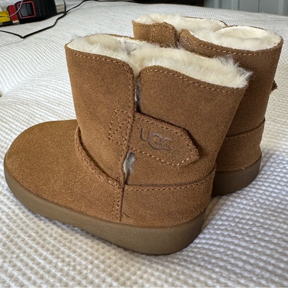 Ugg Baby/Toddler boots in Chestnut - size 4/5 - Picture 3 of 12